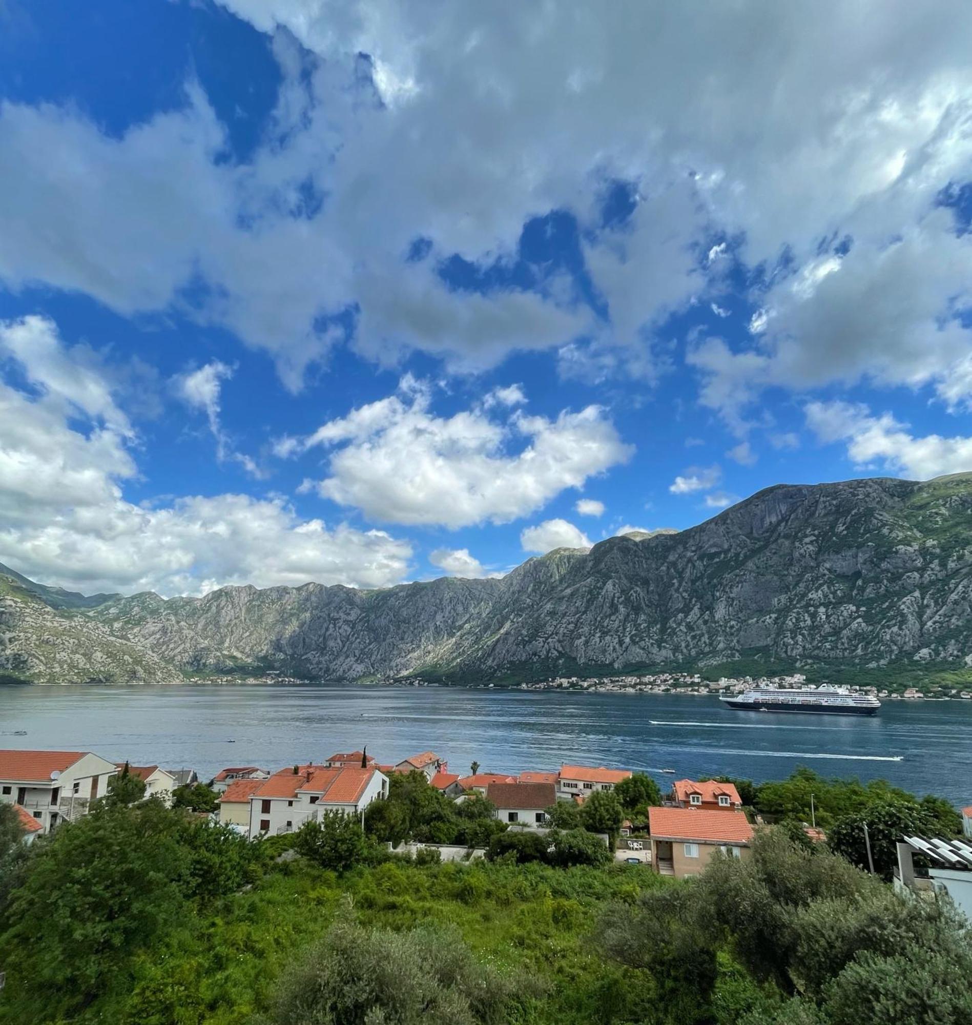 Apartments Krivokapic Prcanj With Bay View Kotor Dış mekan fotoğraf